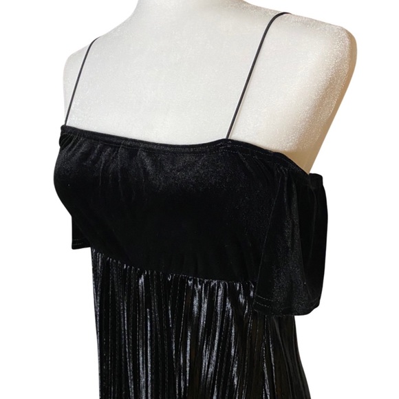 Nasty Gal Marry The Night Velvet Pleated Gown Black SZ US 4 - Picture 4 of 7